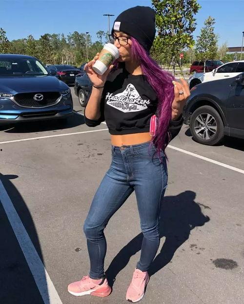 哪些明星穿的yeezy,揭秘Yeezy鞋履的明星效应