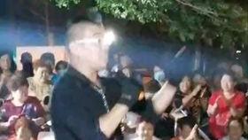 下班看到网红唱歌的说说,现场粉丝如云