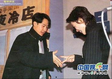 布剪男明星,揭秘布剪男明星的时尚魅力