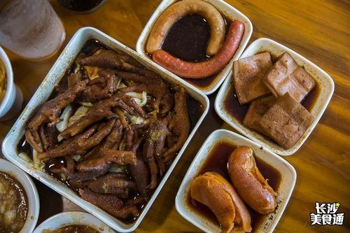 钦州网红凤爪加盟,一口咬下，美味与商机并存