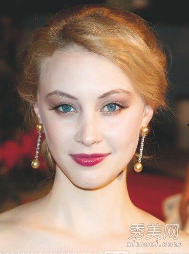 明星是怎样化妆的,明星们的化妆技巧与步骤