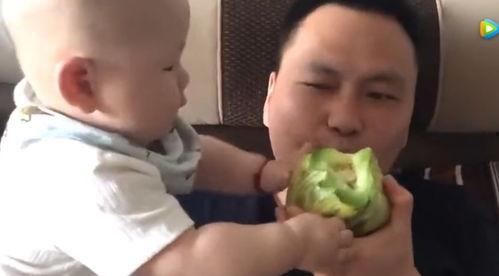 躺在床上吃瓜什么意思,揭秘“躺在床上吃瓜”的趣味生活