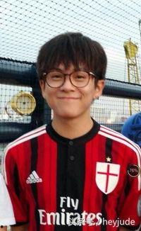 明星拥趸近义词是啥,粉丝拥趸的狂热追随